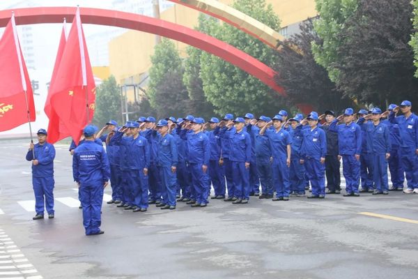 衛(wèi)輝市第一支企業(yè)民兵連成立！